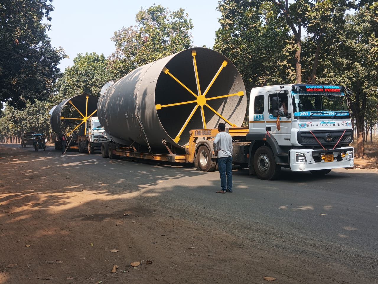 Dark cylinders BharatBenz convoy