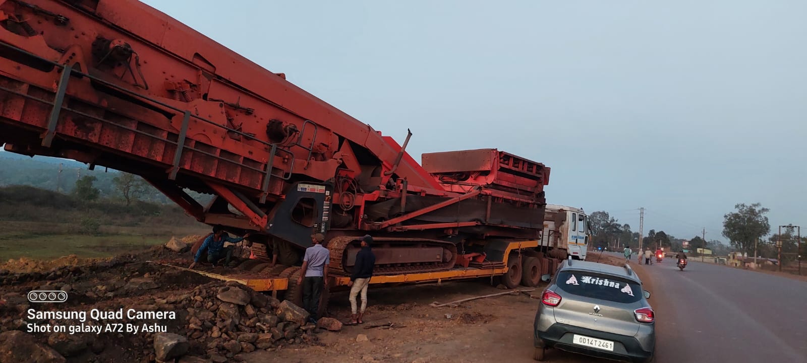 Crushing machine lowbed dusk